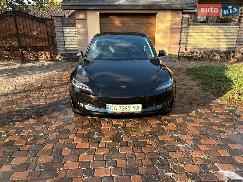 Седан Tesla Model 3 2024 в Черкасах