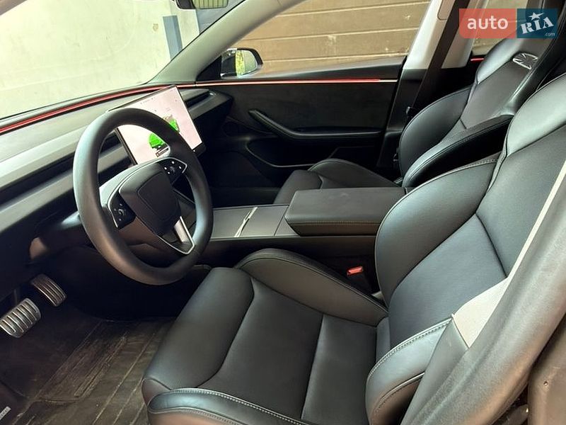 Седан Tesla Model 3 2024 в Черкасах