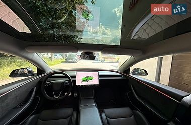 Седан Tesla Model 3 2024 в Черкасах