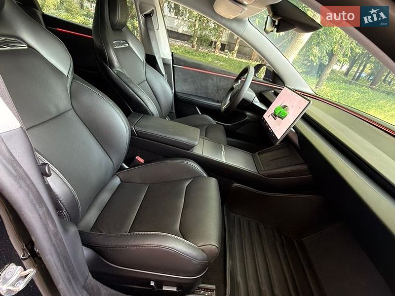 Седан Tesla Model 3 2024 в Черкасах