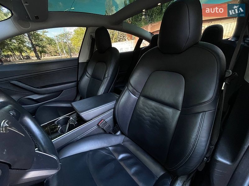 Седан Tesla Model 3 2018 в Николаеве