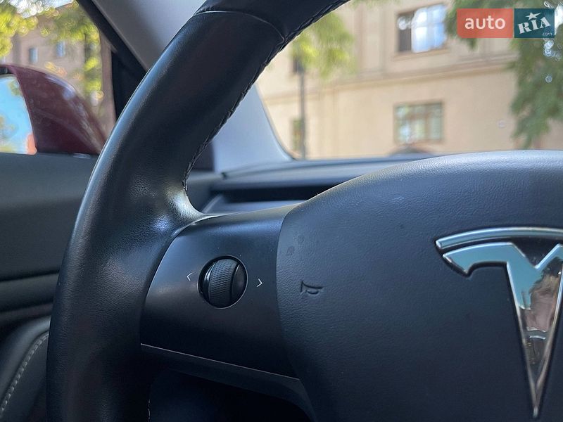 Седан Tesla Model 3 2018 в Николаеве