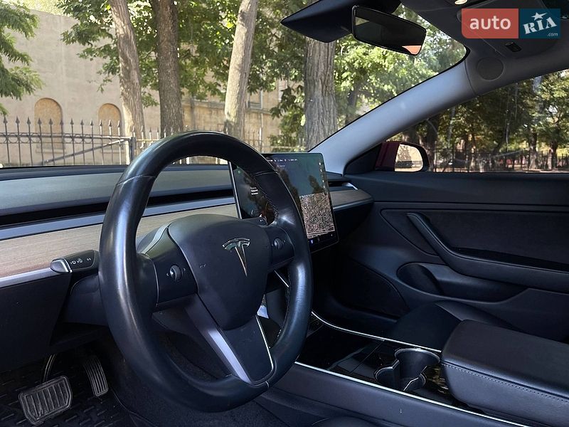 Седан Tesla Model 3 2018 в Николаеве