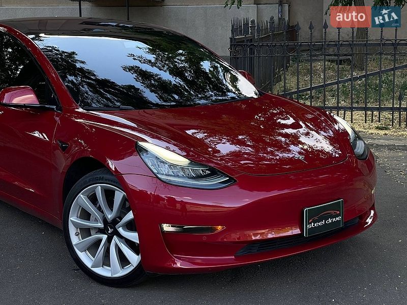 Седан Tesla Model 3 2018 в Николаеве