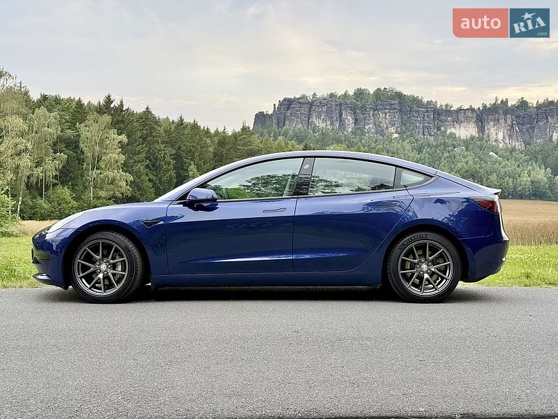 Седан Tesla Model 3 2022 в Сумах