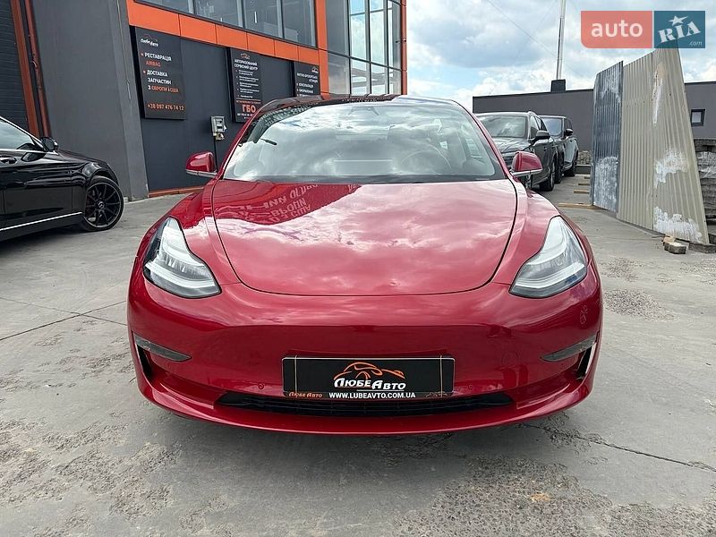 Седан Tesla Model 3 2018 в Львове