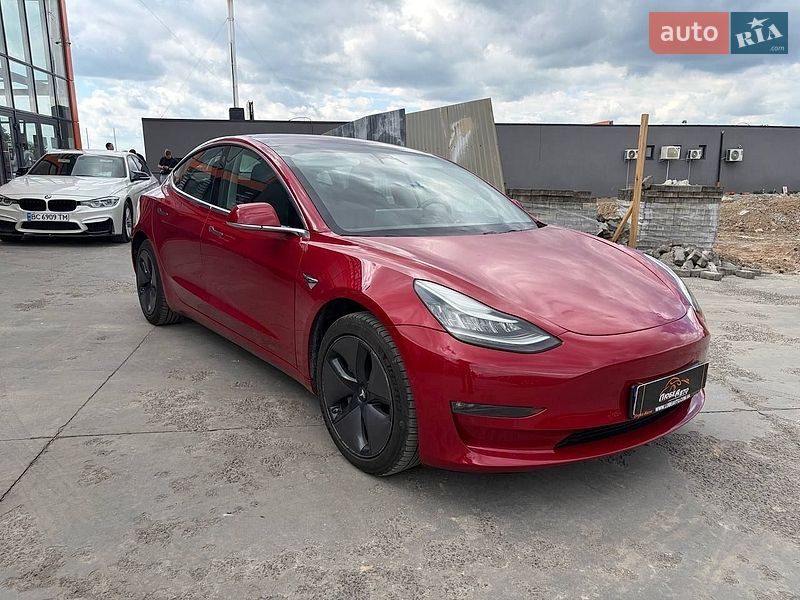 Седан Tesla Model 3 2018 в Львове