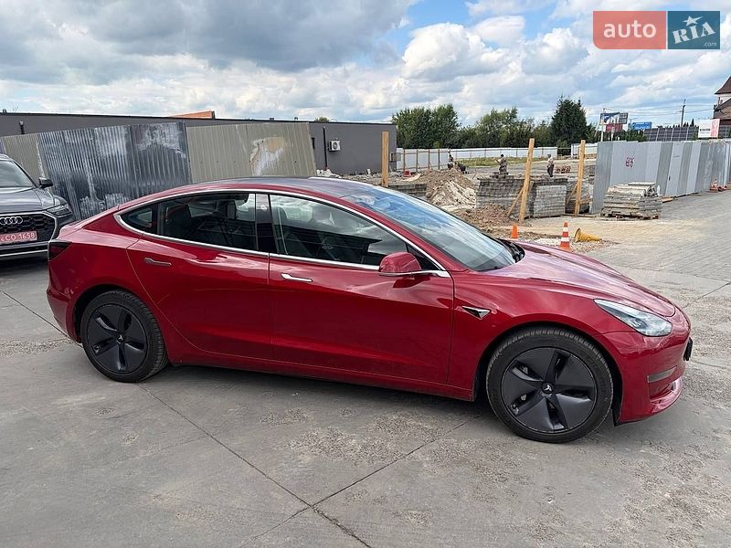 Седан Tesla Model 3 2018 в Львове
