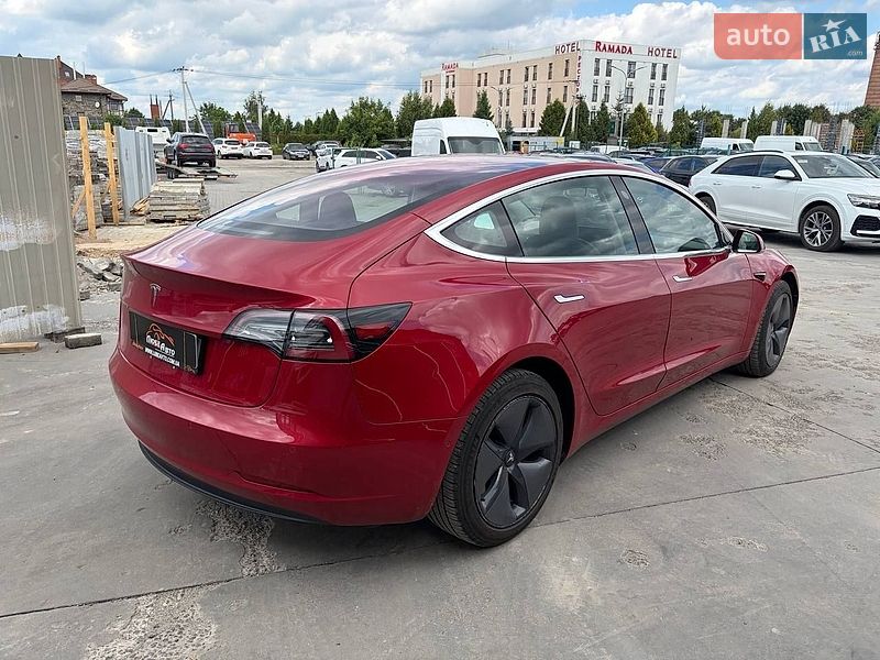 Седан Tesla Model 3 2018 в Львове