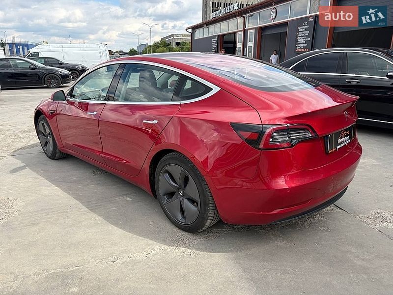 Седан Tesla Model 3 2018 в Львове