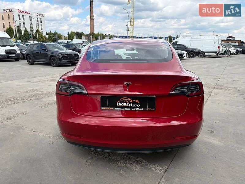 Седан Tesla Model 3 2018 в Львове