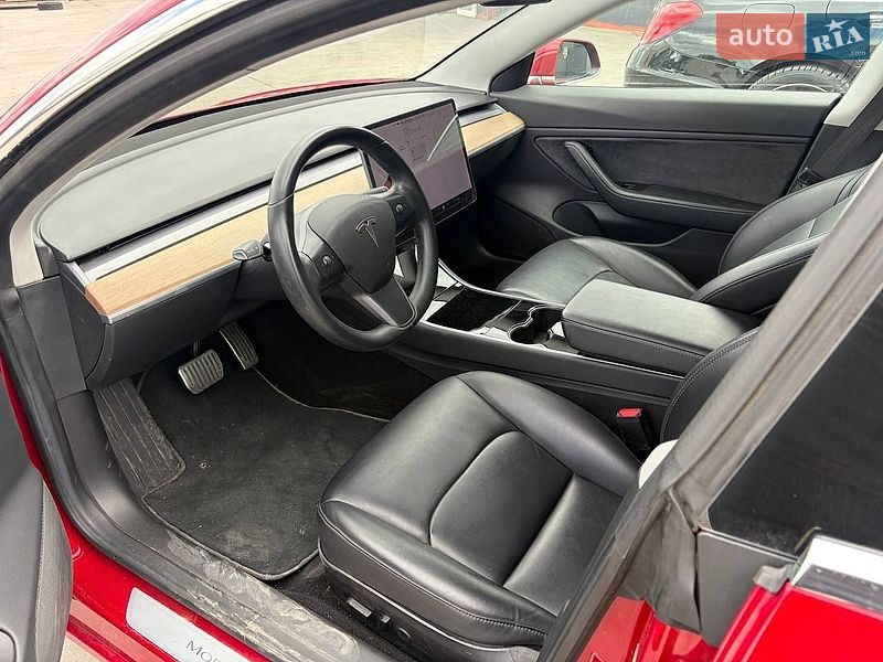Седан Tesla Model 3 2018 в Львове