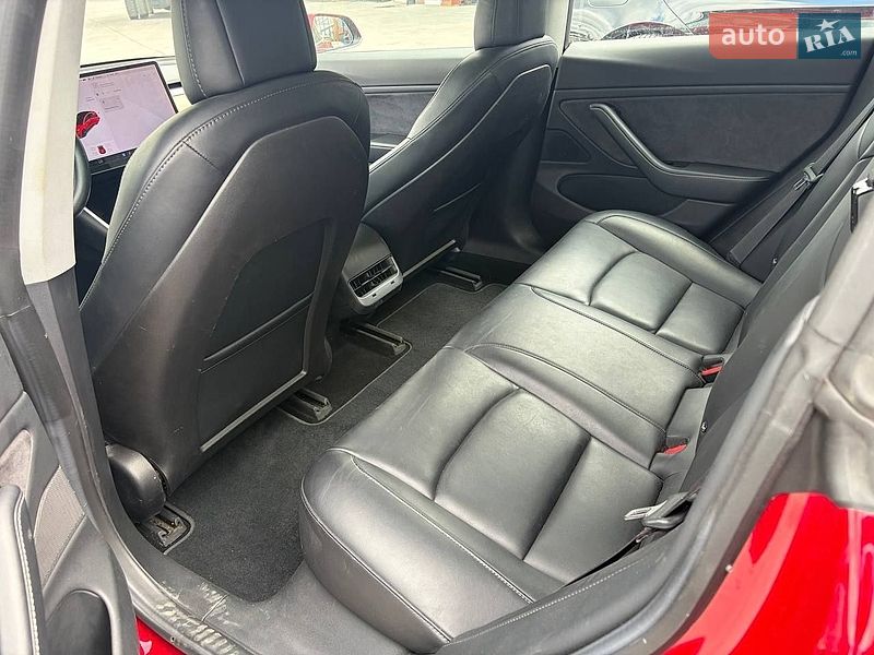 Седан Tesla Model 3 2018 в Львове