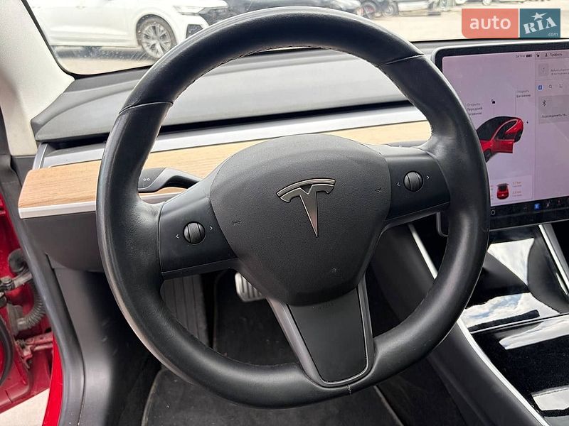 Седан Tesla Model 3 2018 в Львове