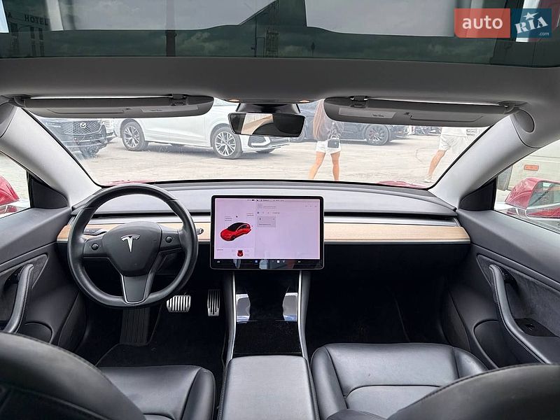 Седан Tesla Model 3 2018 в Львове