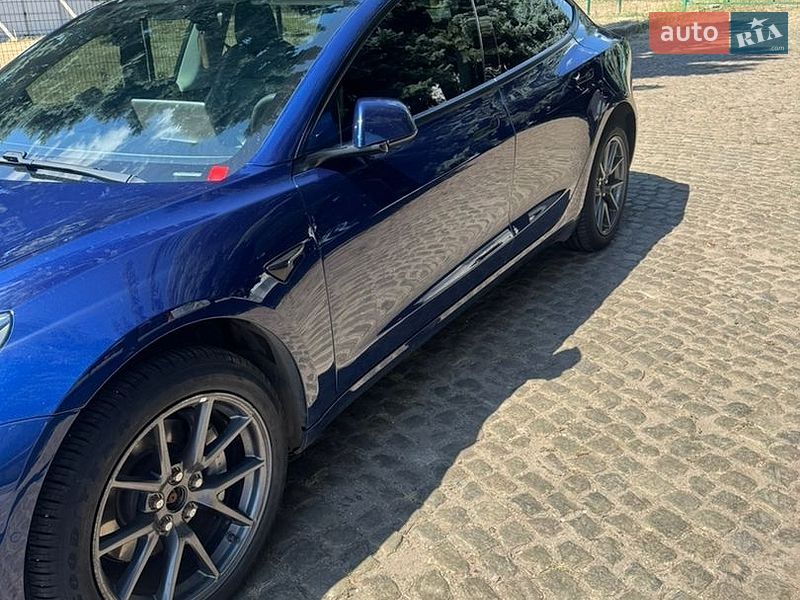 Седан Tesla Model 3 2021 в Кропивницькому