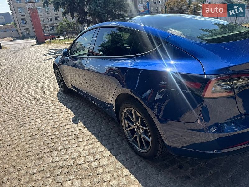 Седан Tesla Model 3 2021 в Кропивницькому