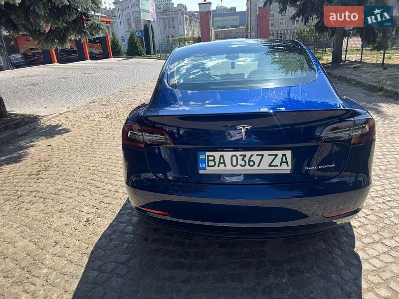 Седан Tesla Model 3 2021 в Кропивницькому
