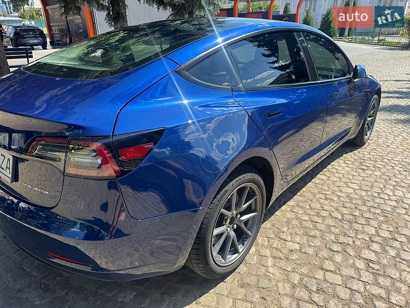 Седан Tesla Model 3 2021 в Кропивницькому