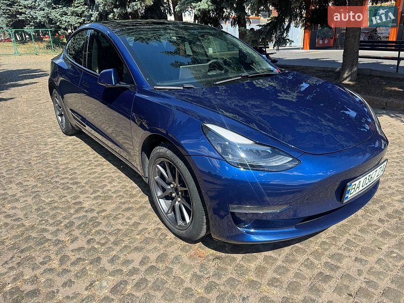 Седан Tesla Model 3 2021 в Кропивницькому