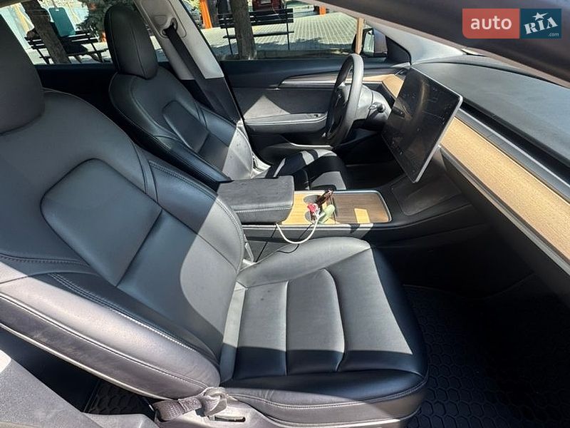 Седан Tesla Model 3 2021 в Кропивницькому