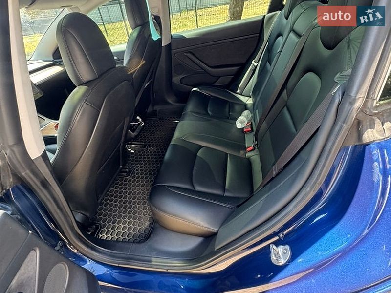 Седан Tesla Model 3 2021 в Кропивницькому
