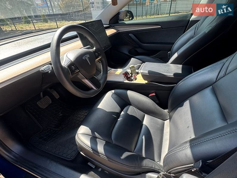 Седан Tesla Model 3 2021 в Кропивницькому