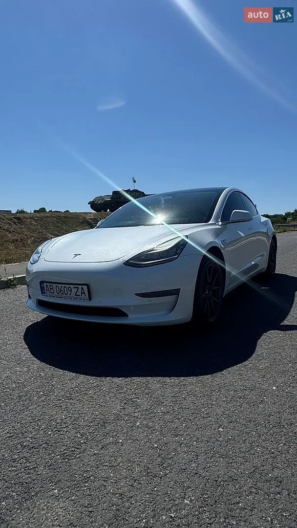 2019 Tesla Model 3 - фото 1