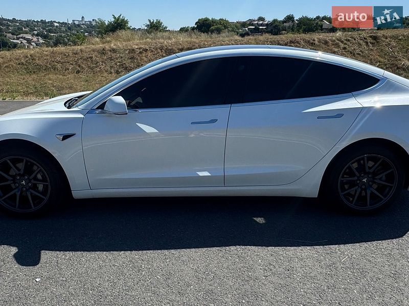 Седан Tesla Model 3 2019 в Тальном фото 8 Седан Tesla Model 3 2019 в Тальном