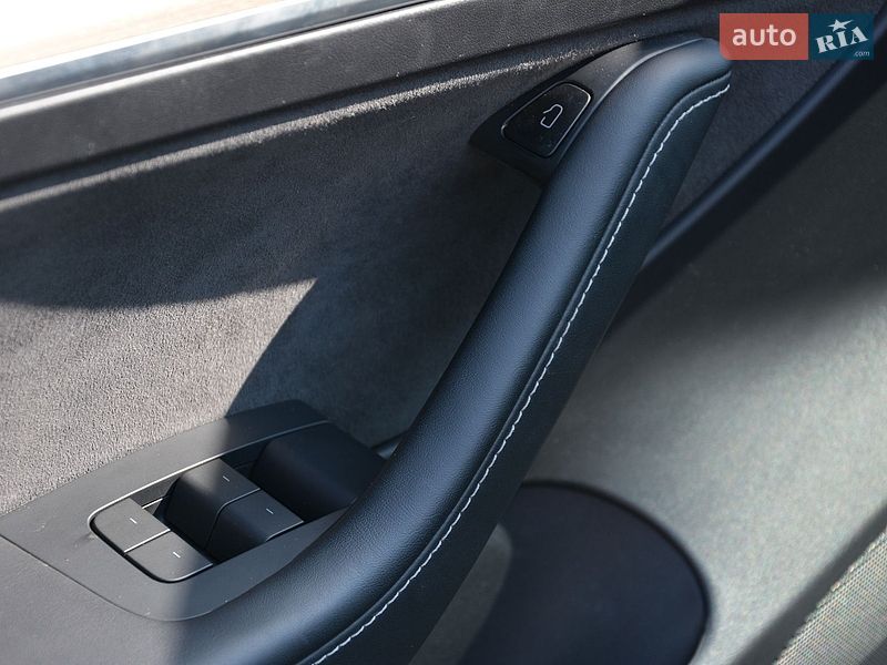 Седан Tesla Model 3 2023 в Киеве фото 14 Седан Tesla Model 3 2023 в Киеве