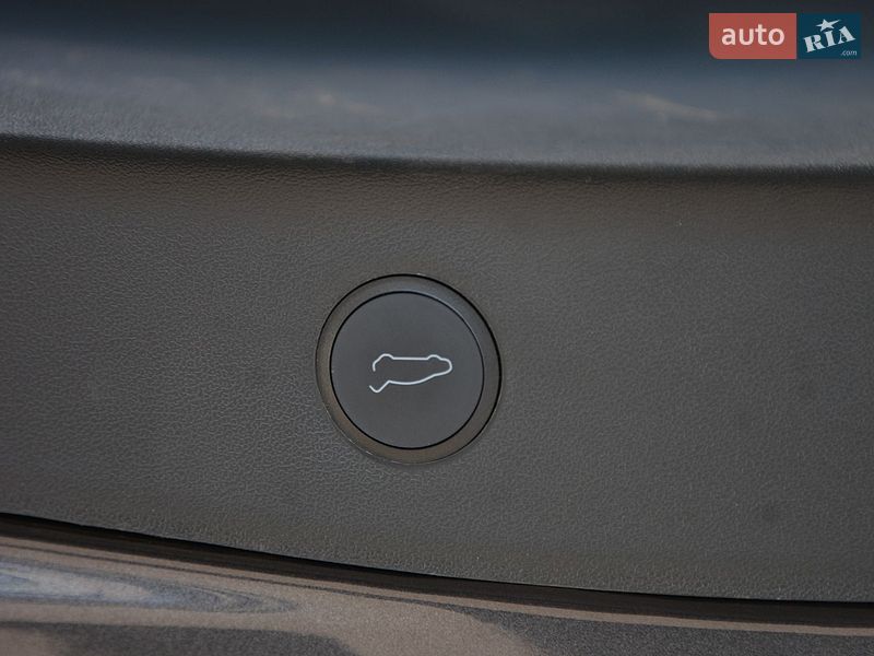 Седан Tesla Model 3 2023 в Киеве фото 39 Седан Tesla Model 3 2023 в Киеве