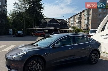 Седан Tesla Model 3 2020 в Виннице