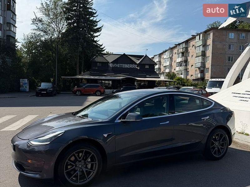 Седан Tesla Model 3 2020 в Виннице