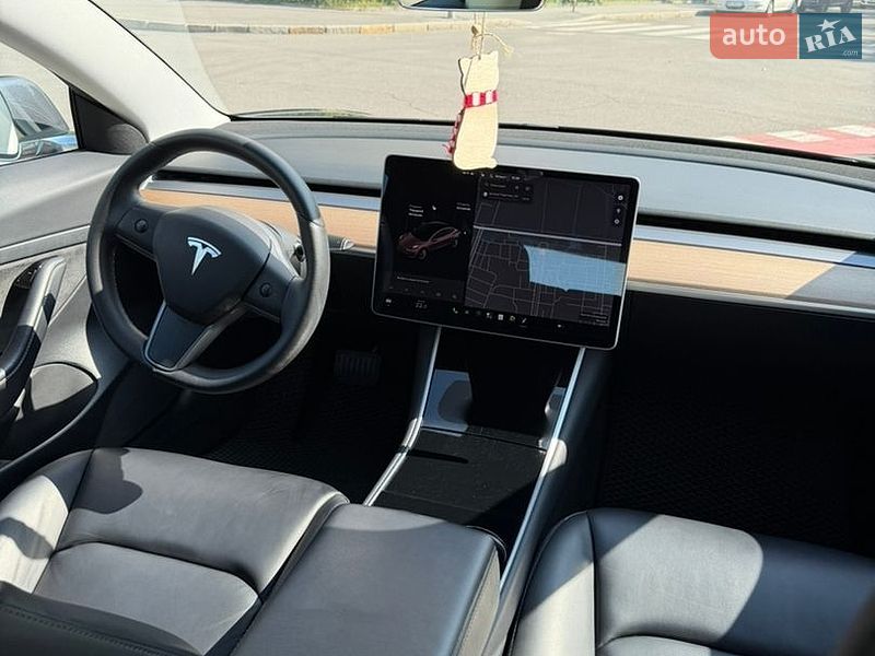 Седан Tesla Model 3 2020 в Виннице