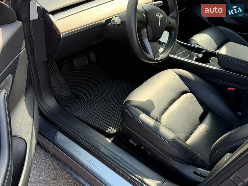 Седан Tesla Model 3 2020 в Виннице