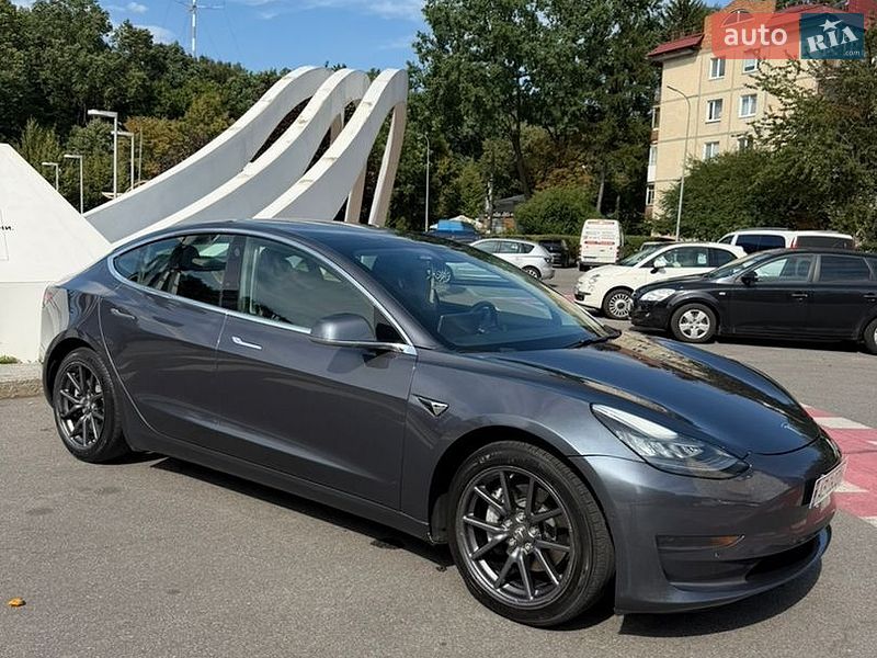 Седан Tesla Model 3 2020 в Виннице