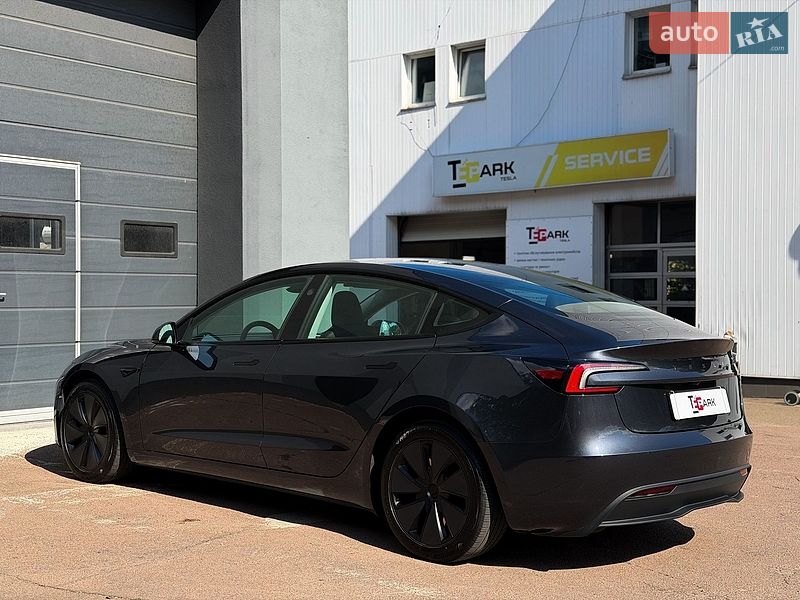 Седан Tesla Model 3 2024 в Києві