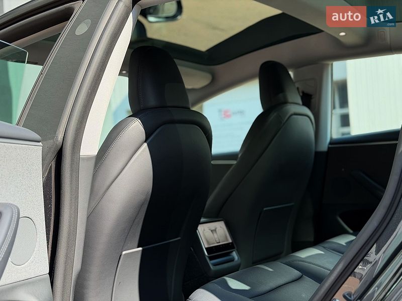 Седан Tesla Model 3 2024 в Києві