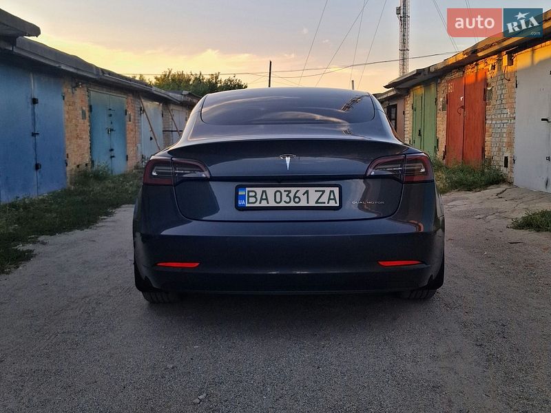 Седан Tesla Model 3 2021 в Кропивницком
