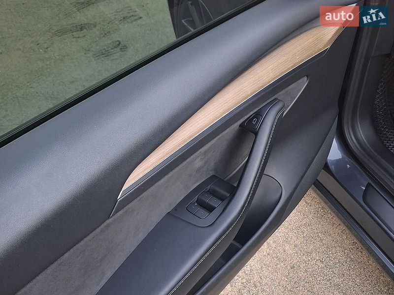 Седан Tesla Model 3 2021 в Кропивницькому