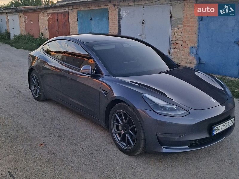 Седан Tesla Model 3 2021 в Кропивницком