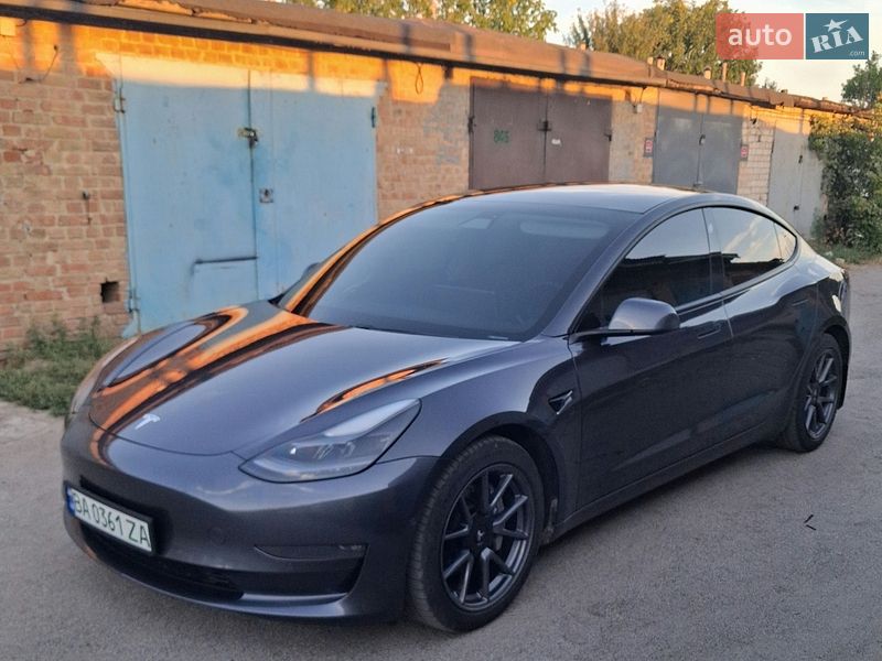 Седан Tesla Model 3 2021 в Кропивницком