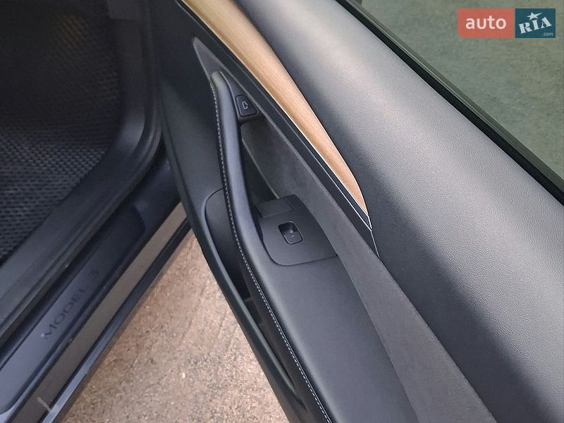Седан Tesla Model 3 2021 в Кропивницком