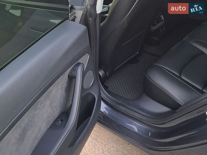 Седан Tesla Model 3 2021 в Кропивницькому