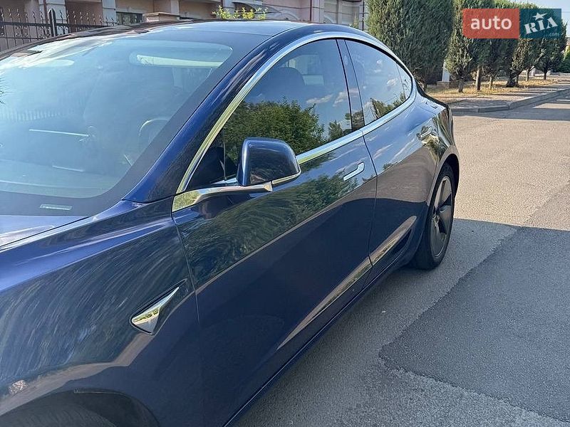 Седан Tesla Model 3 2019 в Шептицькому