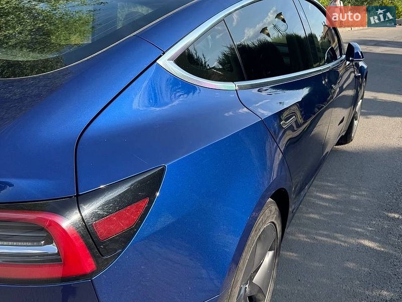Седан Tesla Model 3 2019 в Шептицькому