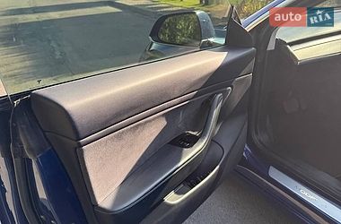 Седан Tesla Model 3 2019 в Шептицькому