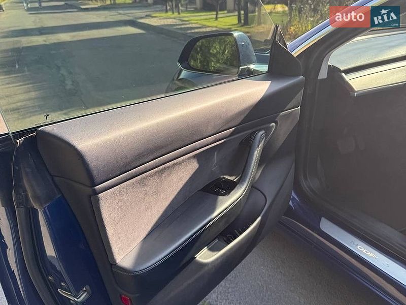Седан Tesla Model 3 2019 в Шептицькому