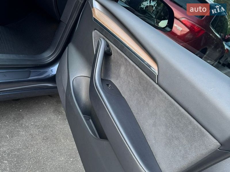 Седан Tesla Model 3 2021 в Киеве