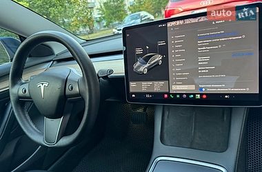 Седан Tesla Model 3 2021 в Киеве